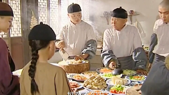 A little beggar performs knife skills on the street, only to be spotted at a glance by the restauran