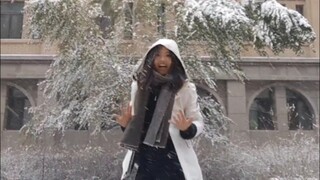 ดีจังเลย หิมะตกแล้ว ได้กระโดดบนหิมะแรกแล้ว