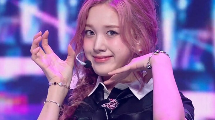 STAYC's latest comeback track "Cheeky Icy Thang" performance stage, July 11, 2024