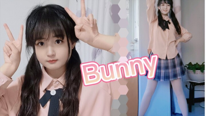 College students who have delayed their return to school transform into Bunny at home!