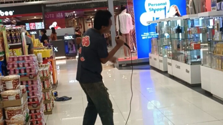 Yung Rakista ka at Nagpunta ka sa mall para maki jamming