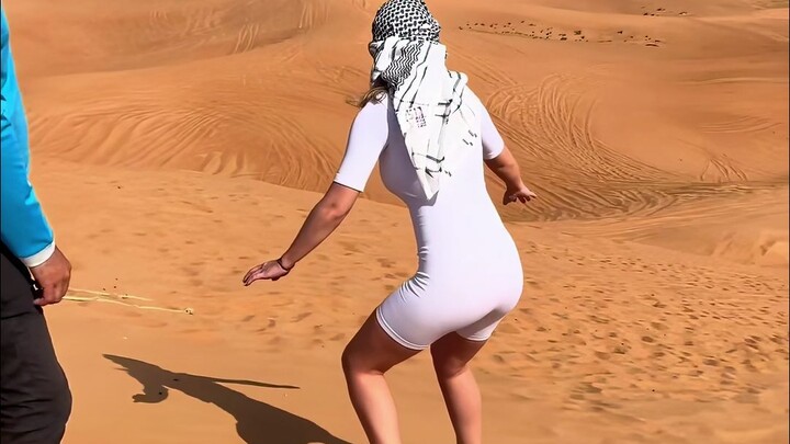 Mengapa pasir yang dicampur air bisa saling menempel dan dibentuk menjadi patung pasir?