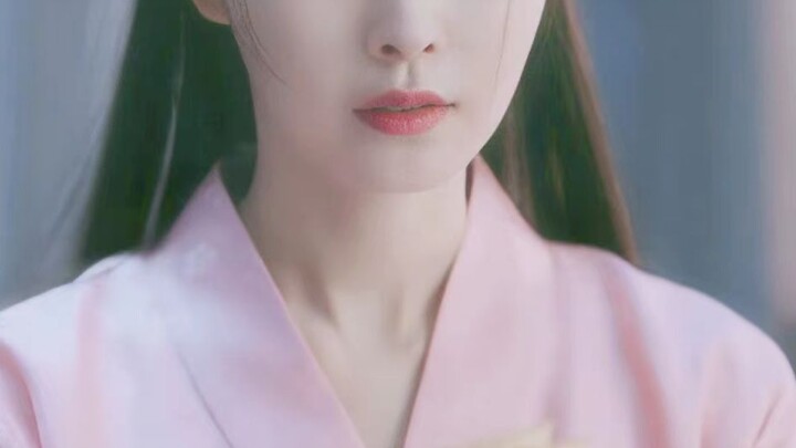 This is insane! Who would’ve thought the day would come when she’s called “average”? Back in the day