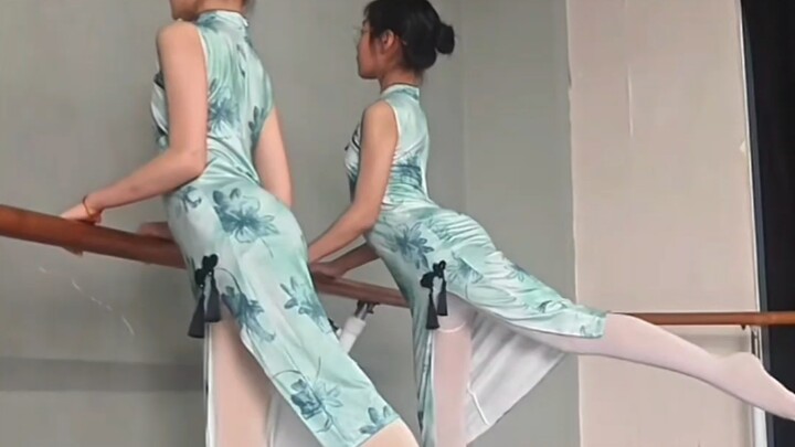นางรำชุดกี่เพ้า