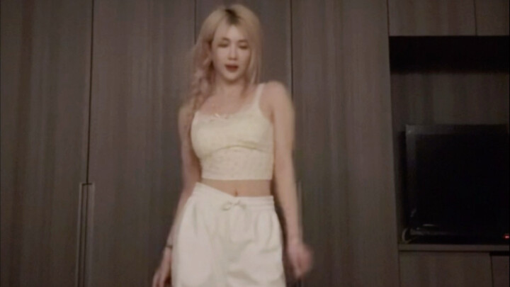 Is it popular to call mommy now? Short skirt aoa-flip dance