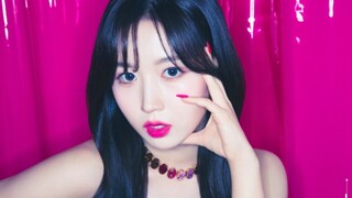 اختيار عشوائي لأي واحدة منها سيُظهر شفاهًا حمراء زاهية! البوستر الأول لجميع عضوات NMIXX في عودتهنّ