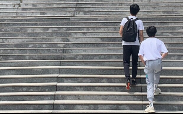 【Trương Chân Nguyên × Lưu Diệu Văn】Tặng bạn một viên kẹo, liệu đôi soái ca trường học vùng Ba Thục –