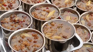 A banquet for thousands of people in the village takes half a day just to prepare one dish.
