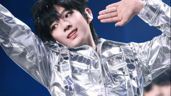 الصدمة! الشاب الجار في الصف الأول هو في الواقع فتاة آلية..؟ عرض "فتيان متهورون 2025" لتشين جونمين من