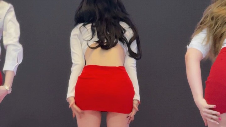 Trang phục kinh điển màu trắng đỏ [váy ngắn] đã đến rồi～ Chiếc váy ngắn nhảy mãi không chán cũng phả