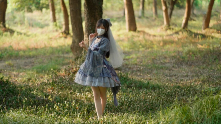 If you love Lolita, be sure to click in and check out this set.
