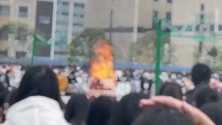 Intinya, aku yang kerja keras, kalian semua dapat bagian.