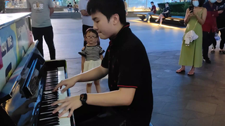 霓虹灯烁的街头，某科学的超电磁炮《LEVEL5-judgelight》の音乐，长裙姐姐对词吟唱