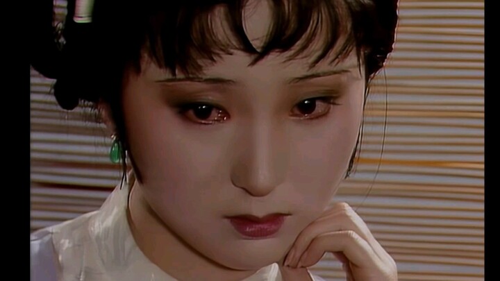 Big, do you know what a beauty with delicate eyebrows is?
