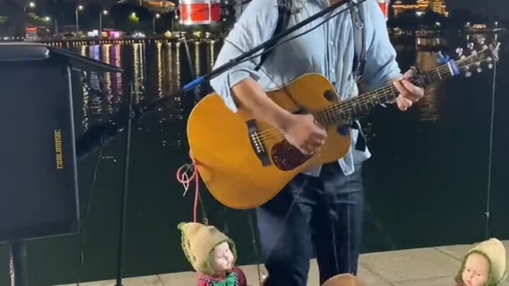 Giờ phút này tôi vui như một chú khỉ! #Nghệ sĩ đường phố