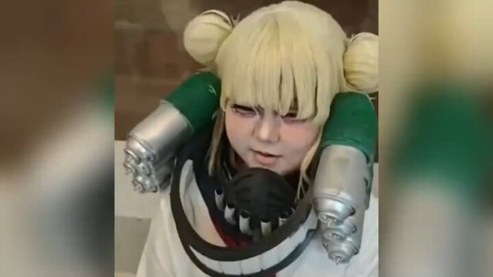 Có một triển lãm truyện tranh miễn phí trên đường quốc lộ chỉ dành cho các cô gái