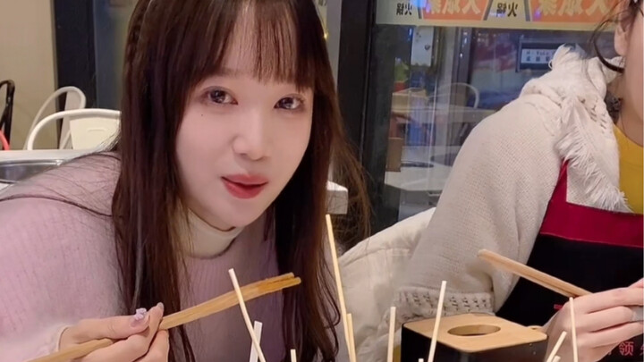 这大妹子该说不说挺主动