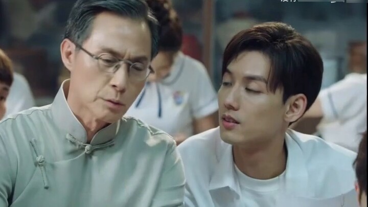 [Học sinh chuyển trường từ Đông Bắc Trung Quốc] "Em muốn gọi thầy Trịnh là thầy-"