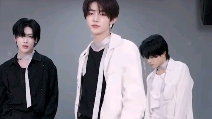 'عزيزي ECLIPSE' غرفة التدريب تشانغ هاو فوكس 241019