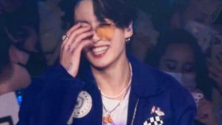 [Taehyung] “I heard he’s gotten uglier these past two years and doesn’t look as good as before.”