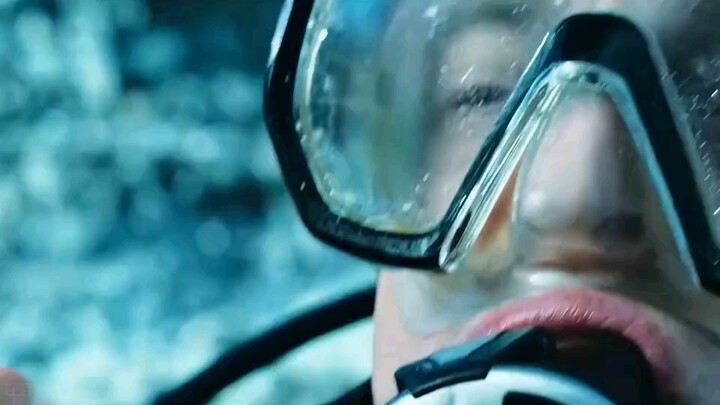 Suatu hari tiba-tiba, manusia hanya bisa bertahan hidup dengan bantuan tabung oksigen.