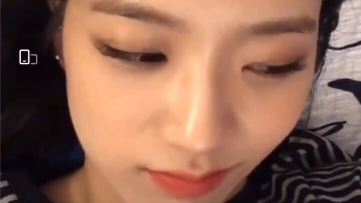 【Jisoo】Xem một lần là cười một lần!! Con trai giống mẹ ư?! Cứu tôi với!! Nụ cười méo miệng của Jisoo
