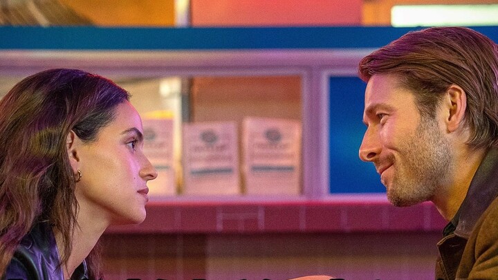 A university professor pretends to be a killer, and the beautiful client is the real ruthless person