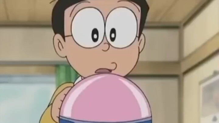 Nobita berkenalan dengan bola
