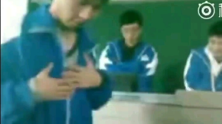 【张艺兴】学生时代跳舞画面曝光