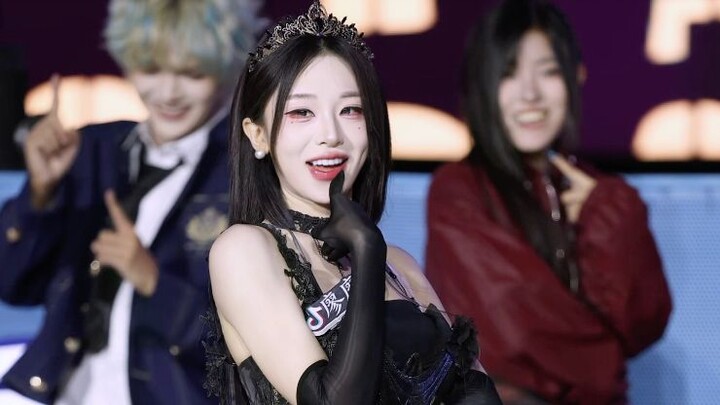 ตื่นมาสะดุ้งเลย เห็นจางหยวนอิงกำลังเต้นเพลง Tara [So crazy บ้าไปแล้วจริงๆ - Tara] ที่สวนสนุกปักกิ่งฮ