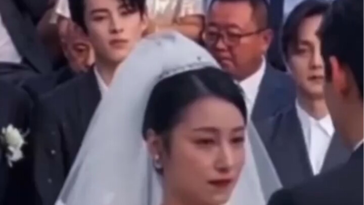 Wang Hedi was moved to tears at Wang Yanlin's wedding