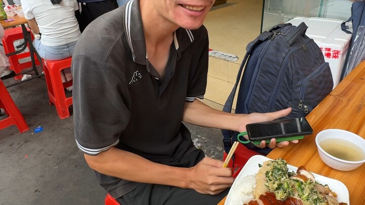 Fan ở Trạm Giang, Quảng Đông ra ngoài tìm việc rồi hết sạch tiền, ghé qua ăn cơm miễn phí. Ai giúp đ