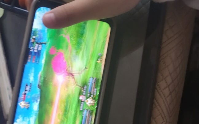 มาดูกันว่าหลานชายเล่นอะไรอยู่