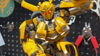 The Bumblebee that needs eight button batteries! The DLX 7 version of the Bumblebee produced by thre
