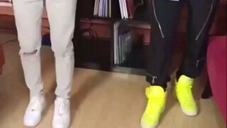 周深教朋友跳舞～( ･ ･̥  )