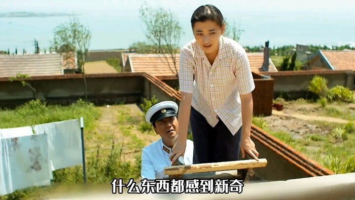 Perempuan di atap rumah terkejut menemukan posisi toilet tetangga mereka agak aneh.