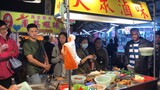Ẩm Thực Đường Phố - Chợ Đêm Zhongli -   Ăn bánh hàu ngọt lịm
