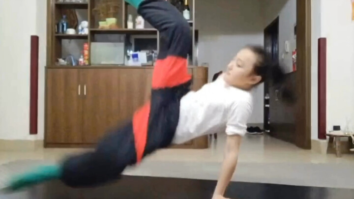 Bé gái 11 tuổi thực hành nhảy 4 động tác Thomas Flares trong vòng 60 ngày