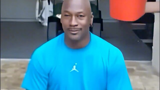 回顾一下当年爆火的冰桶挑战吧！