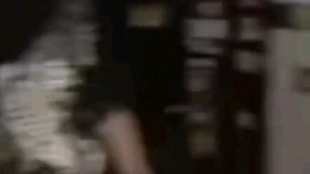 女子醉酒错睡楼上小伙床，小伙委屈报警！