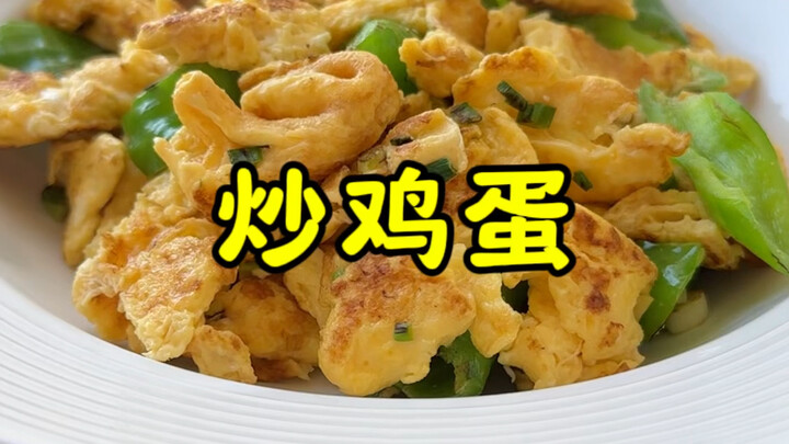 Menggoreng telur di wajan besi, jika minyak terlalu sedikit telur lengket, jika terlalu banyak malah
