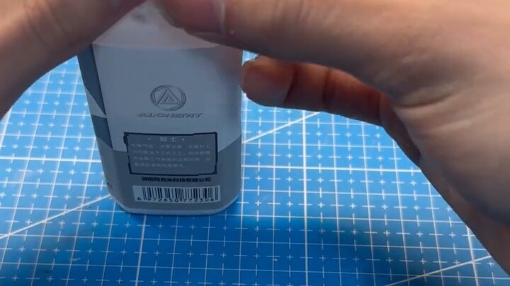 Is there anyone who doesn't know how to spray white?