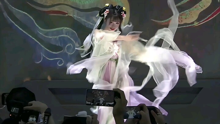 一不小心在漫展见到真仙女了～紫颜-小仙紫