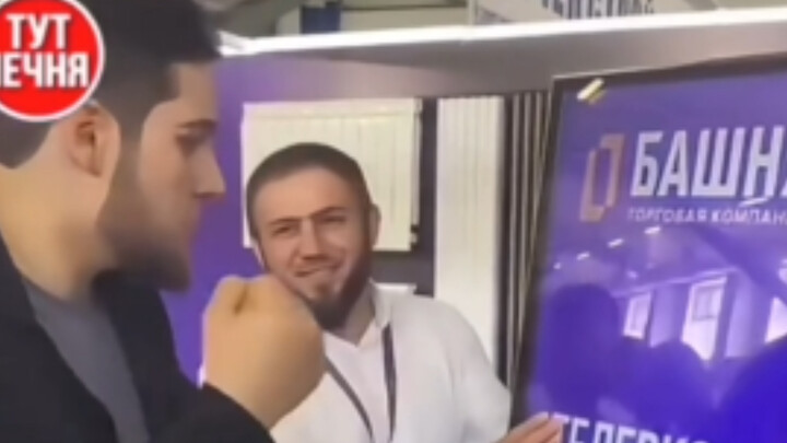 ร้านค้าอ้างว่าเป็นหน้าจอที่แข็งแกร่งที่สุดในโลก! หมัดมนุษย์ไม่สามารถทำลายได้! บังคับหักกระดูกนิ้วมือ