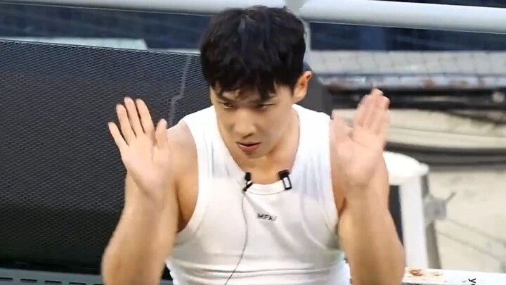 Male idol standards maxed out! Lee Joon gives it his all on stage!