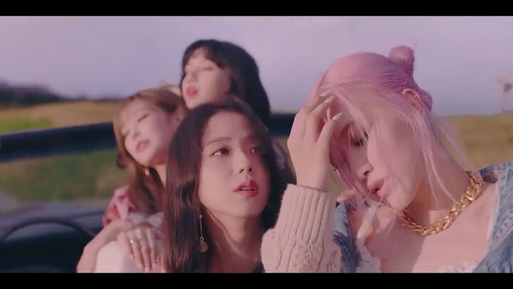 Nếu tua ngược MV của LOVESICK GIRLS thì sẽ thế nào?