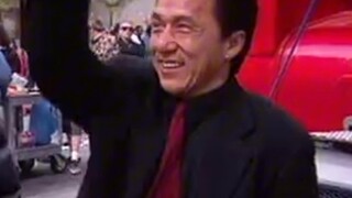 Yang dibutuhkan untuk mengendalikan orang asing hanyalah Jackie Chan. Ketika orang asing melihat aks