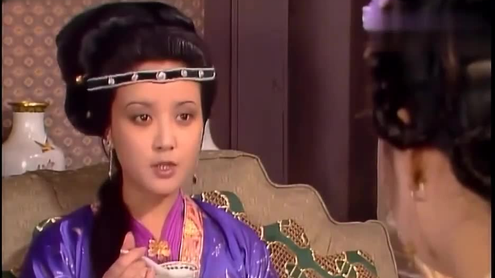Wang Xifeng is truly remarkable—she sees through the differences between Baochai and Daiyu in just a