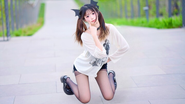 I really want to pull her twin tails!! Black stockings little devil⚡️Telepathy⚡️