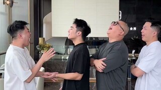 Khi một cô gái nhìn trộm bạn